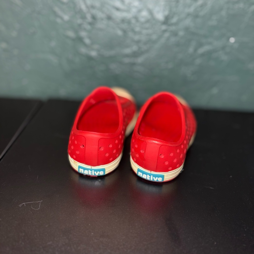 Native Red shoes - Picture 5 of 6